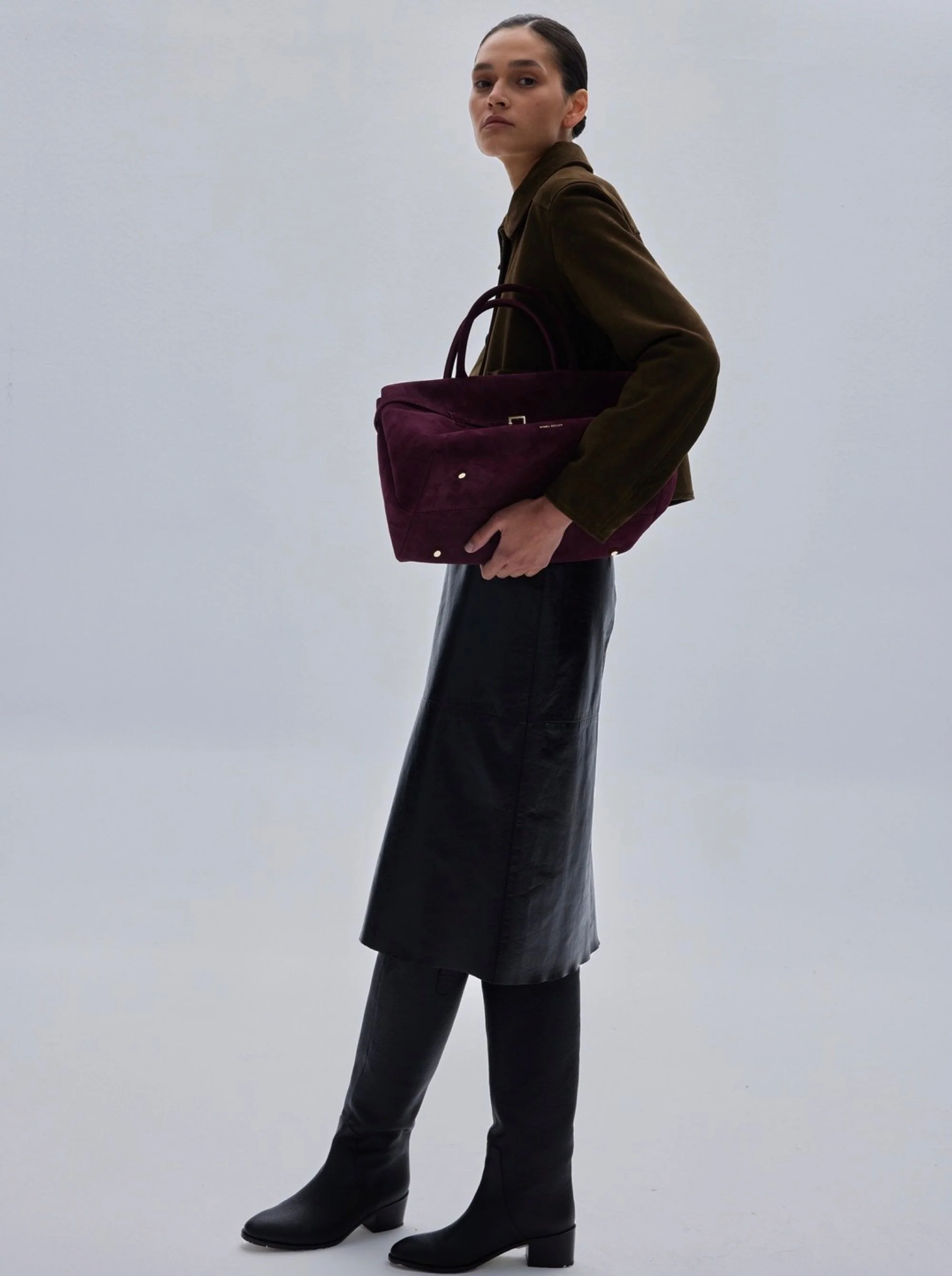 Le Cambon 35 Merlot Suede - Image 3